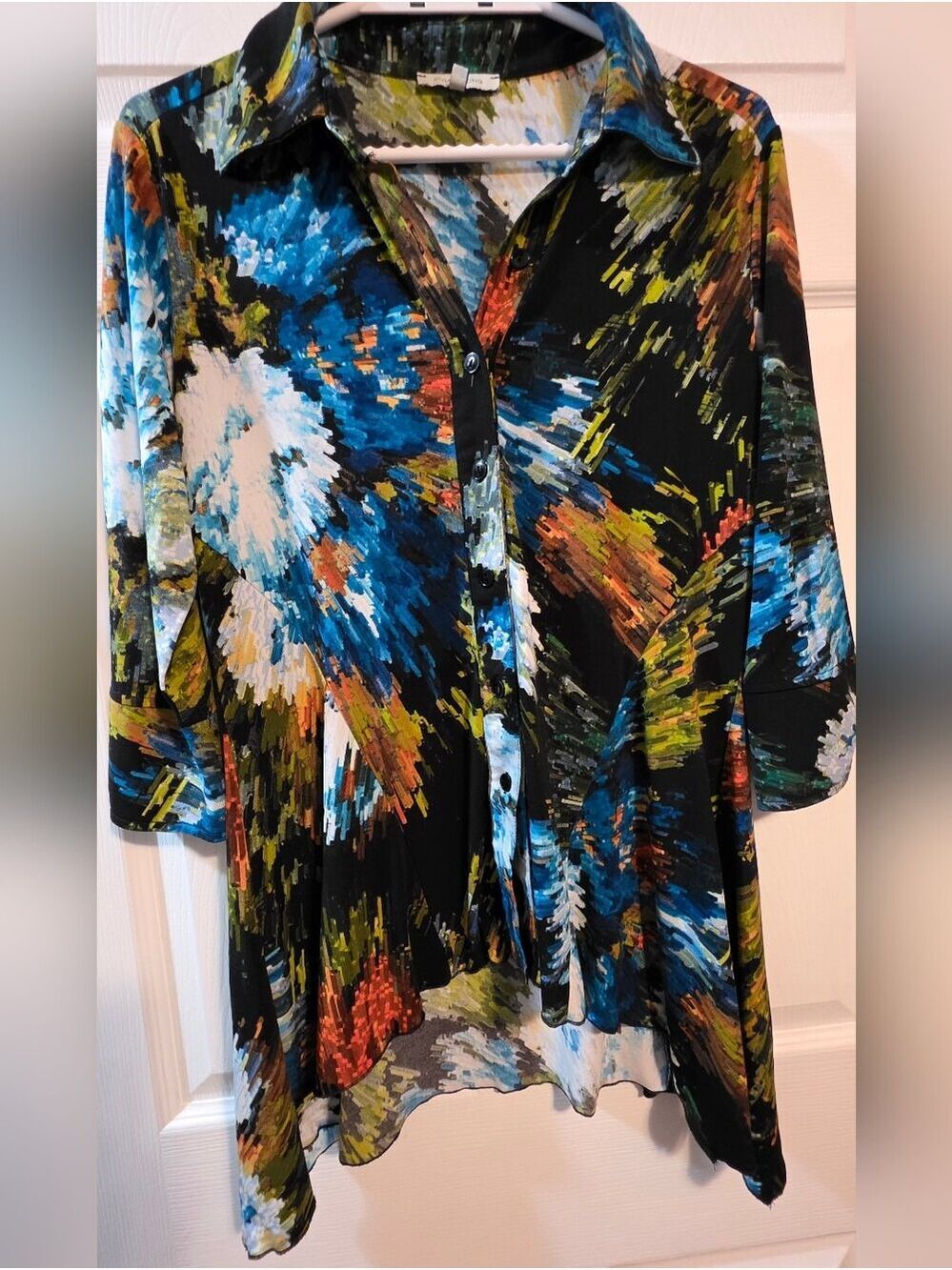 4/$97 Canadian Vivian Wong Abstract Brushstroke Button-Front Top - Picture 2 of 14